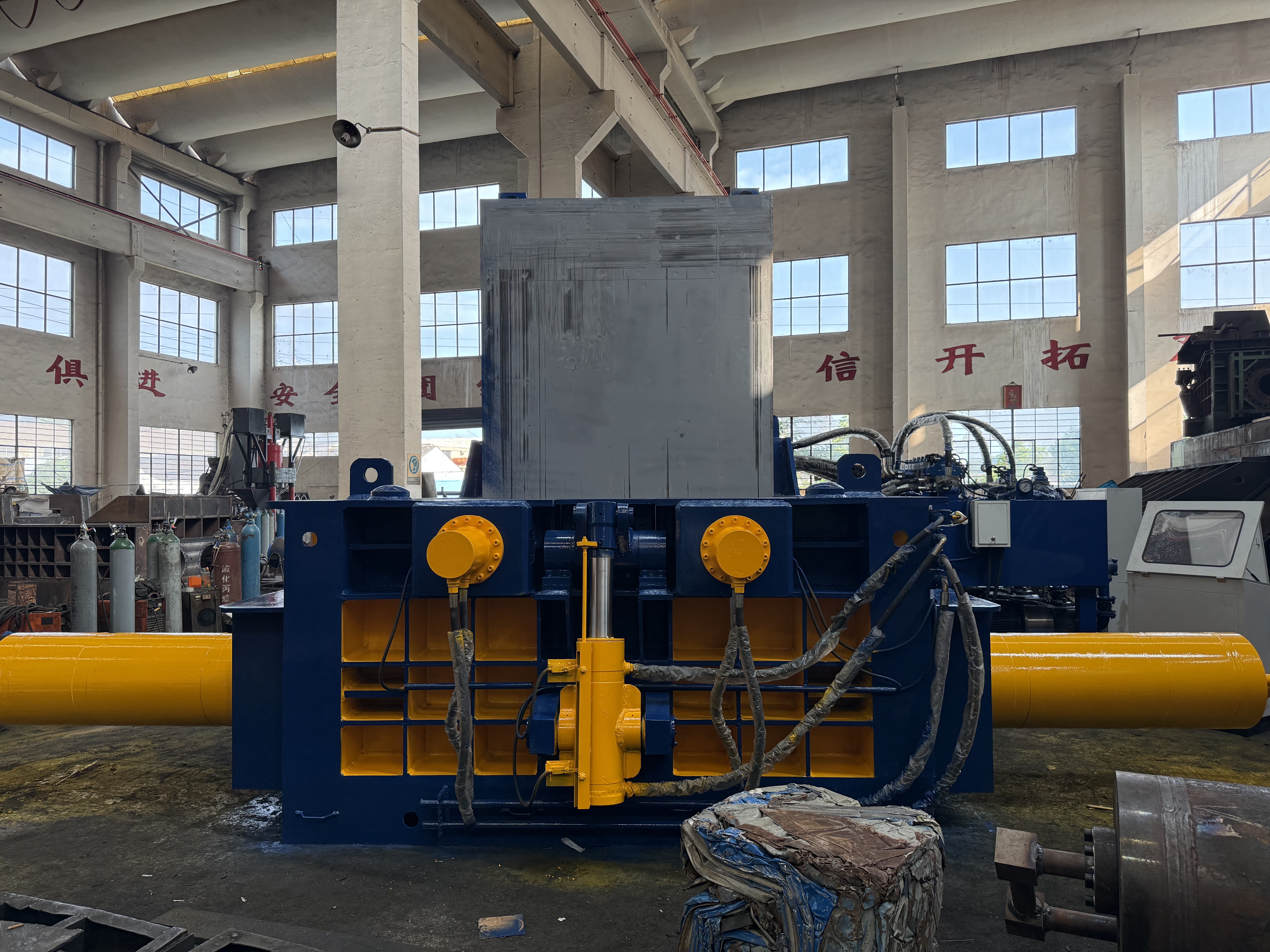 최신 회사 블로그 인도 리사이클링 플랜트는 Y81-315 하이드로릭 금속 발레어 두 대의 생산을 업그레이드했습니다.